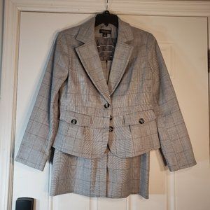 ISABELLA  SUITS  GRAY WITH STRIPE SKIRT SUIT LONGSLEEVE JACKET SIZE 8 3 BUTTONS